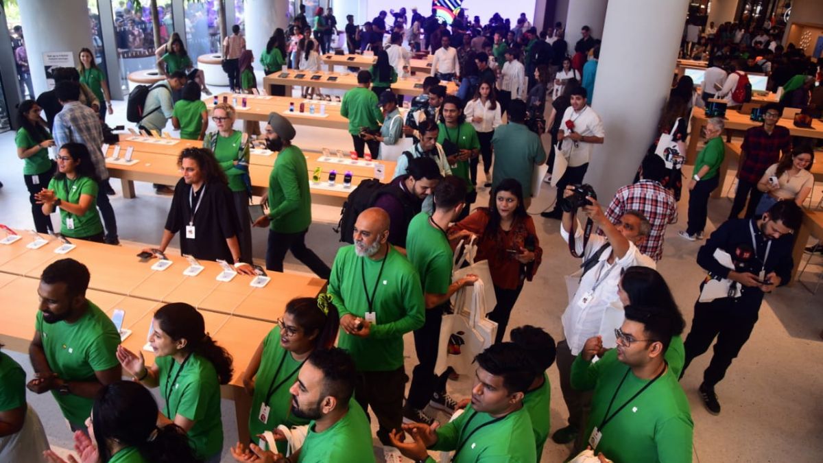 Apple Mumbai Store Opening Highlights See First Glimpses Of India's